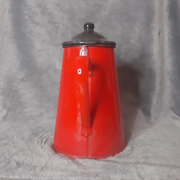 jarra peltre roja vintage